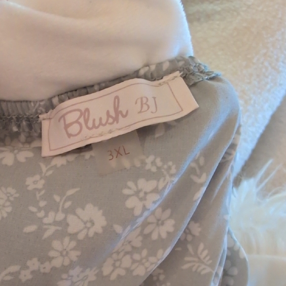 Gray Smocked Blouse with Tie Front and Balloon Sleeves - Picture 4 of 5